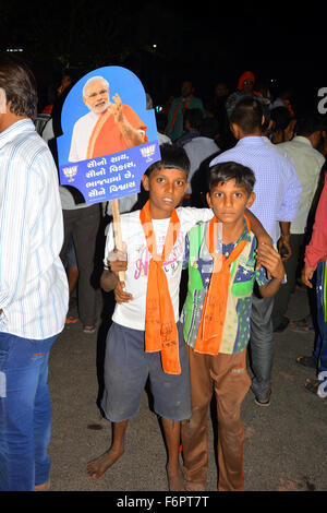 AHMEDABAD, Gujarat/INDE - 17 novembre 2015 : Road Show par CM Aurorablu Patel à Ahmedabad, Inde. Banque D'Images