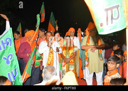 AHMEDABAD, Gujarat/INDE - 17 novembre 2015 : Road Show par CM Aurorablu Patel à Ahmedabad, Inde. Banque D'Images