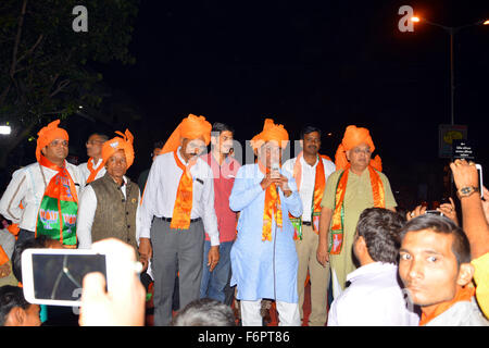 AHMEDABAD, Gujarat/INDE - 17 novembre 2015 : Road Show par CM Aurorablu Patel à Ahmedabad, Inde. Banque D'Images