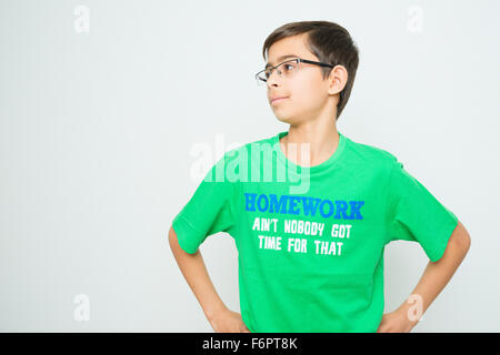 Mixed Race boy wearing t rebelle Banque D'Images