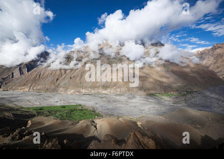 Vue sur la vallée de Spiti Dhankar dans la région himalayenne de l'Himachal Pradesh, Inde Banque D'Images