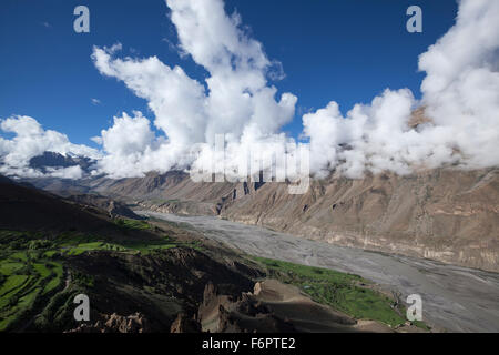 Vue sur la vallée de Spiti Dhankar dans la région himalayenne de l'Himachal Pradesh, Inde Banque D'Images