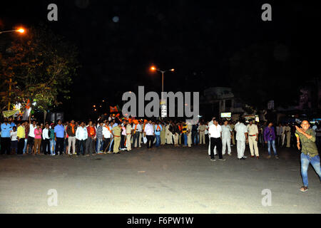 AHMEDABAD, Gujarat/INDE - 17 novembre 2015 : Road Show par CM Aurorablu Patel à Ahmedabad, Inde. Banque D'Images