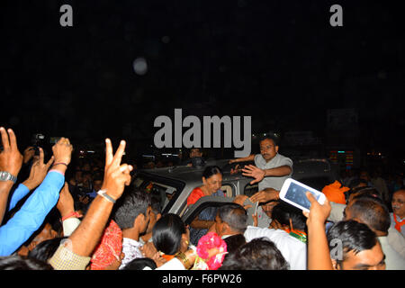 AHMEDABAD, Gujarat/INDE - 17 novembre 2015 : Road Show par CM Aurorablu Patel à Ahmedabad, Inde. Banque D'Images