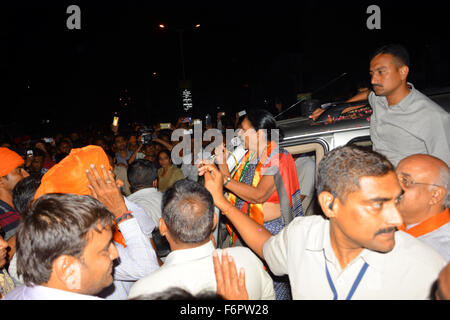 AHMEDABAD, Gujarat/INDE - 17 novembre 2015 : Road Show par CM Aurorablu Patel à Ahmedabad, Inde. Banque D'Images