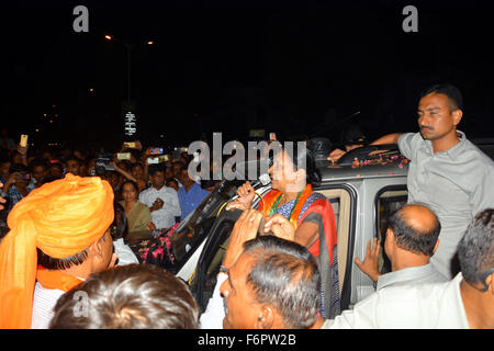 AHMEDABAD, Gujarat/INDE - 17 novembre 2015 : Road Show par CM Aurorablu Patel à Ahmedabad, Inde. Banque D'Images