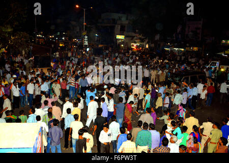 AHMEDABAD, Gujarat/INDE - 17 novembre 2015 : Road Show par CM Aurorablu Patel à Ahmedabad, Inde. Banque D'Images