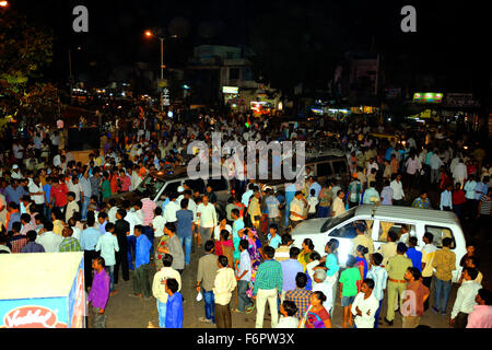 AHMEDABAD, Gujarat/INDE - 17 novembre 2015 : Road Show par CM Aurorablu Patel à Ahmedabad, Inde. Banque D'Images