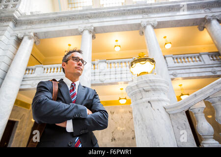 Mixed Race businessman standing in courthouse Banque D'Images