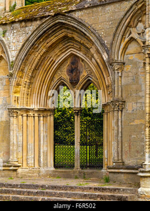 Passage de porte et dans l'Ouest face à l'abbaye de Newstead près de Ravenshead Dorset England UK ancienne demeure de Lord Byron Banque D'Images