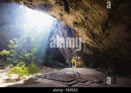 Grotte de Phraya Nakhon est le plus populaire pavillon à Prachuap, Thaïlande. Banque D'Images