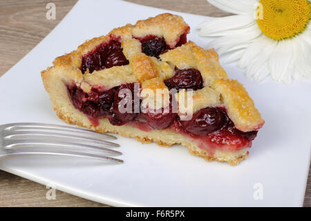 Pâte brisée tarte avec garniture aux cerises Banque D'Images