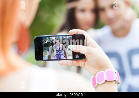 Les jeunes dans la prise de photos de mode style hippie Banque D'Images