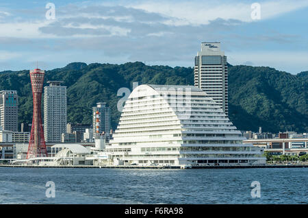 Scène de port, tour, Port de Kobe, Honshu, Japan Banque D'Images
