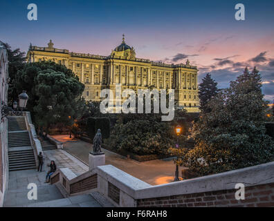 Palais Royal de Madrid du Jardins de Sabatini. Madrid, Espagne. Banque D'Images