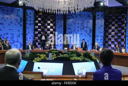 Manille, Philippines. 19 novembre, 2015. Le président philippin Benigno Aquino III accueille une session du Sommet des dirigeants de l'APEC au Philippine International Convention Center 19 novembre 2015 à Pasay City, Manille, Philippines. Assis avec Aquino sont le président des États-Unis, Barack Obama et le président vietnamien Truong Tan Sang. Banque D'Images