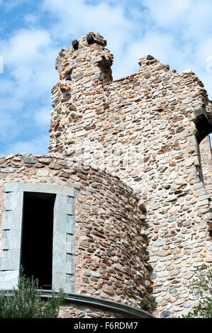 Ruine château de Grimaud, commune française située dans le département du Var et la Provence Alpes Côte d'Azur. Banque D'Images
