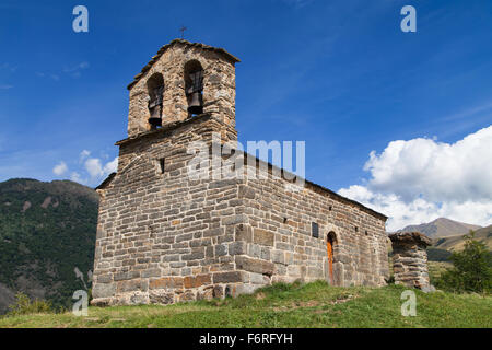 Sant Quirc de Durro, ermitage roman dans les Pyrénées, vallée de la CE, en Catalogne. Banque D'Images