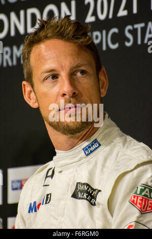 Londres, Royaume-Uni. 19 novembre, 2015. 2009 Champion du Monde de Formule 1 Jenson Button d'Angleterre parle pendant la Course des Champions de la conférence de presse des pilotes dans le stade au Queen Elizabeth Olympic Park le 19 novembre 2015 à Londres, Royaume-Uni. Credit : Gergo Toth/Alamy Live News Banque D'Images