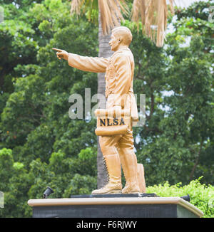 Statue du général Paulino Torres Santos à Plaza Heneral Santos en face de l'hôtel de ville de la ville de General Santos. Banque D'Images