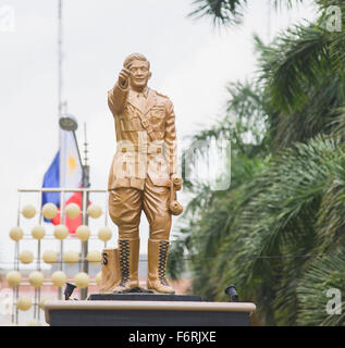 Statue du général Paulino Torres Santos à Plaza Heneral Santos en face de l'hôtel de ville de la ville de General Santos. Banque D'Images