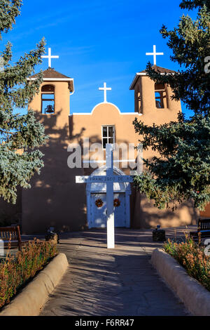 Le savez bien San Francisco de assise à Rancho de Taos, Nouveau Mexique a été en utilisation continue depuis plus de 200 ans. C'est un Banque D'Images