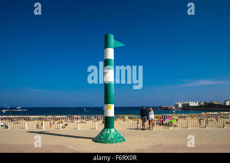 La plage de Nova Icaria côte à Barcelone, Catalogne, Espagne Banque D'Images