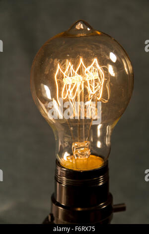 Antique style décoratif ampoule à incandescence d'Edison Banque D'Images