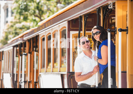 Hispanic couple riding cable car Banque D'Images