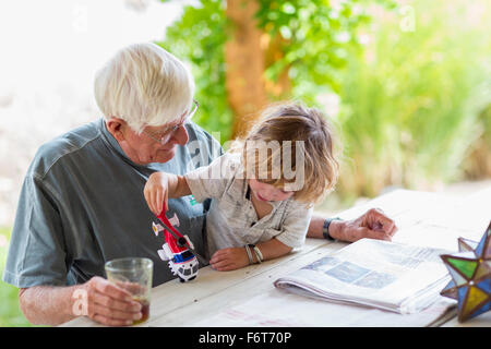 Caucasian grandfather and grandson Playing with toy helicopter Banque D'Images