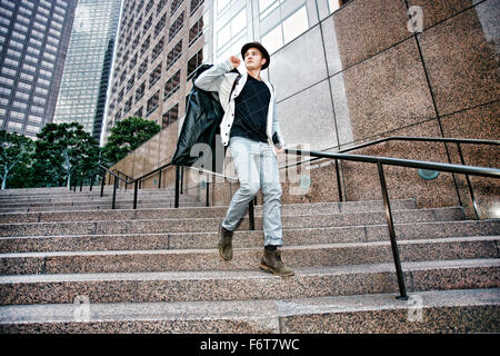 Caucasian businessman walking on steps Banque D'Images