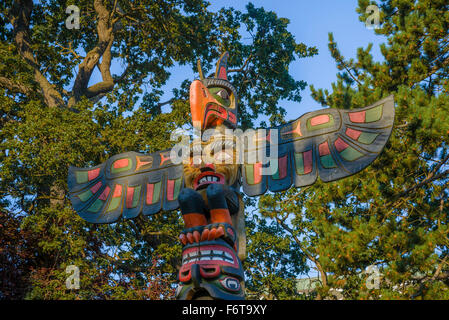 Totem, Thunderbird Park, Royal British Columbia Museum, Victoria, Colombie-Britannique, Canada Banque D'Images