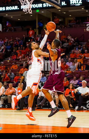 Clemson Tigers guard Avry Holmes (12) au cours de la jeu de basket-ball de NCAA entre le Sud du Texas et Clemson à Bon Secours Wellness Arena à Greenville, SC. David Grooms/CSM Banque D'Images