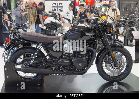 Sydney, Australie. 20 novembre, 2015. Salon de la moto de Sydney journée d'ouverture. Triumph Motorcycles Lancement de l'événement comme la nouvelle Bonneville T120 Black est dévoilée au salon de la moto de Sydney à Homebush. Modèle : crédit10/Alamy Live News Banque D'Images