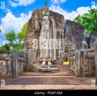 Avukana Kekirawa près de Statue de Bouddha, le Sri Lanka Banque D'Images