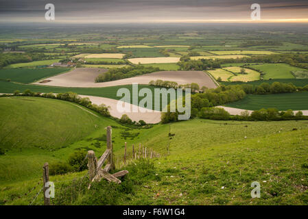 Le lever du soleil sur le paysage de la campagne anglaise au printemps Banque D'Images