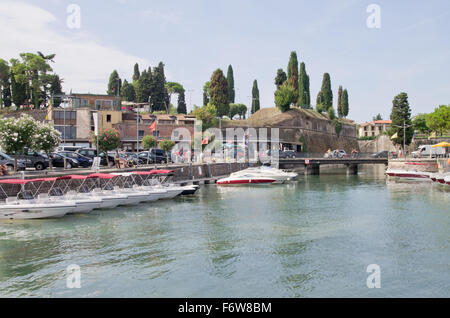 Peschiera del Garda lac. Banque D'Images