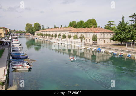 Peschiera del Garda, inner harbour Banque D'Images