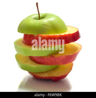 La photo montre une pomme sur un fond blanc Banque D'Images
