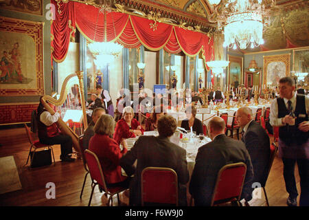 Un dîner d'entreprise en cours à l'Édifice Royal Pavilion à Brighton, Royaume-Uni. Banque D'Images