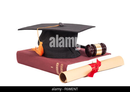 Graduation Hat avec diplôme et juge gavel et isolées du livre Banque D'Images