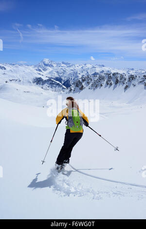Les pistes de ski alpin, ski de l'arrière-pays Vallatscha, gamme Sesvenna, Ortler en arrière-plan, l'Ofenpass, Grisons, Suisse Banque D'Images