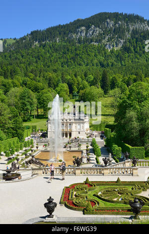 Vue du Temple de Vénus pour le château de Linderhof avec jardin et fontaine, le château de Linderhof du Roi Ludwig II de Bavière, Linderhof ca Banque D'Images