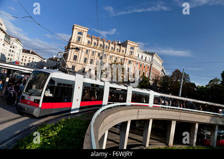 L'arrêt de tramway Schottentor, Vienne, Autriche Banque D'Images