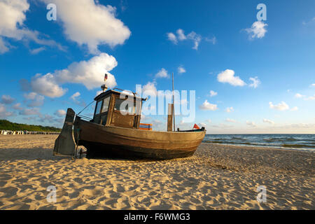 Couteau de pêche sur la plage, Nice, l'île d'Usedom, mer Baltique, Western-Pomerania Mecklenburg, Allemagne Banque D'Images