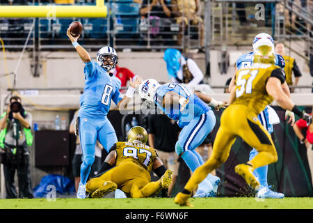 November 19, 2015: Tennessee Titans tight end Phillip Supernaw #89 warms up  before the game between