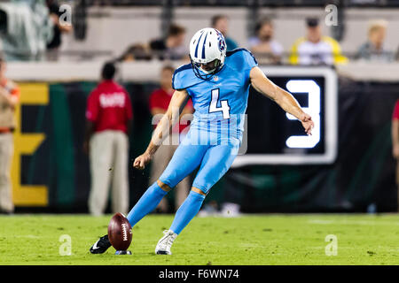 19 novembre 2015 : Après le domaine objectif, Tennessee Titans kicker Ryan Succop # 4 débute au 1er semestre dans le jeu entre les Tennessee Titans et les Jacksonville Jaguars à l'EverBank Field à Jacksonville, FL Image Crédit : Del Mecum CSM Banque D'Images
