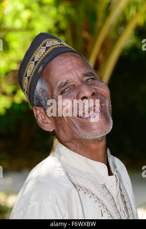 Une vieille édentée, l'homme de l'Indonésie, l'Indonésie, l'archipel Alor Sawu, Pantarstrait la Mer, Océan Indien Banque D'Images