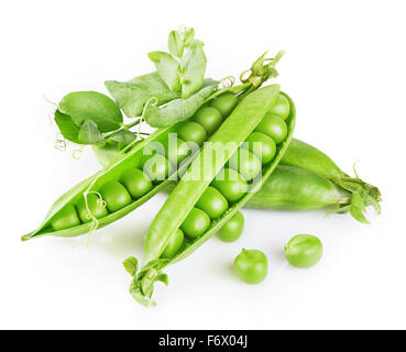 Pois verts frais avec les Leafs isolé sur fond blanc Banque D'Images