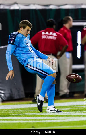 November 19, 2015: Tennessee Titans tight end Phillip Supernaw #89 warms up  before the game between